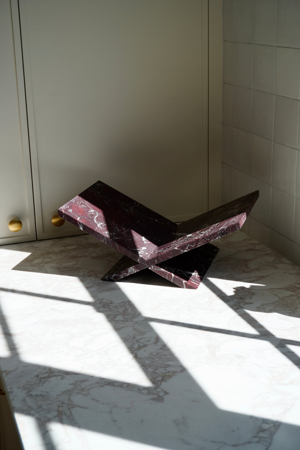 Ketab | Marble book holder - Rosso Levanto