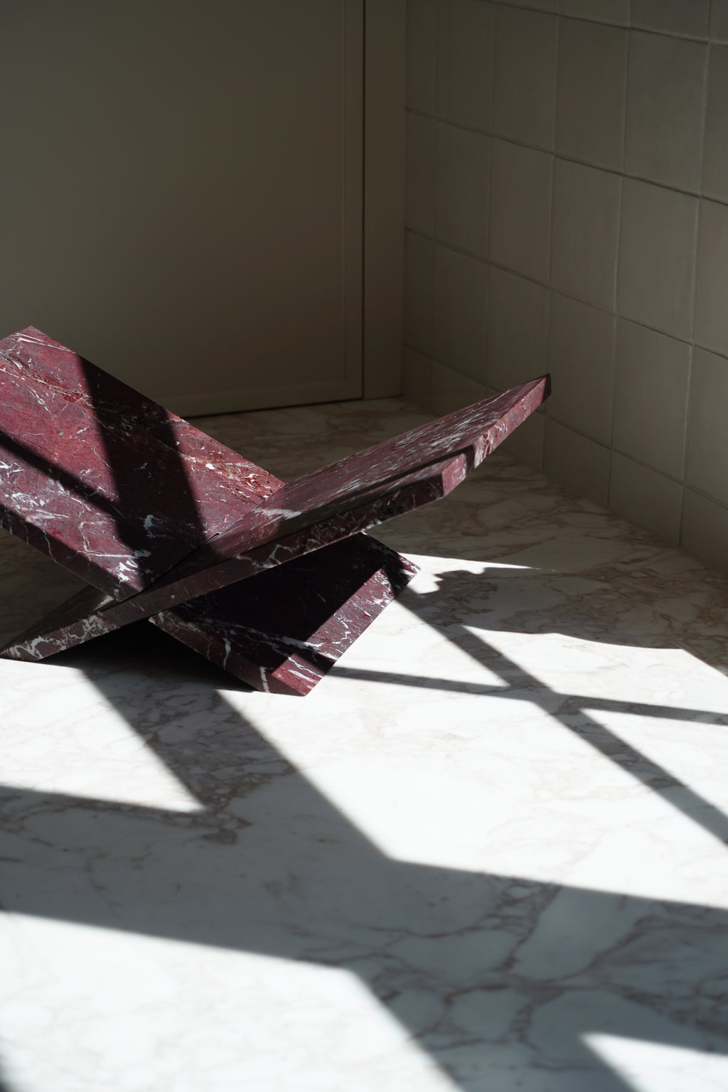 Ketab | Marble book holder - Rosso Levanto