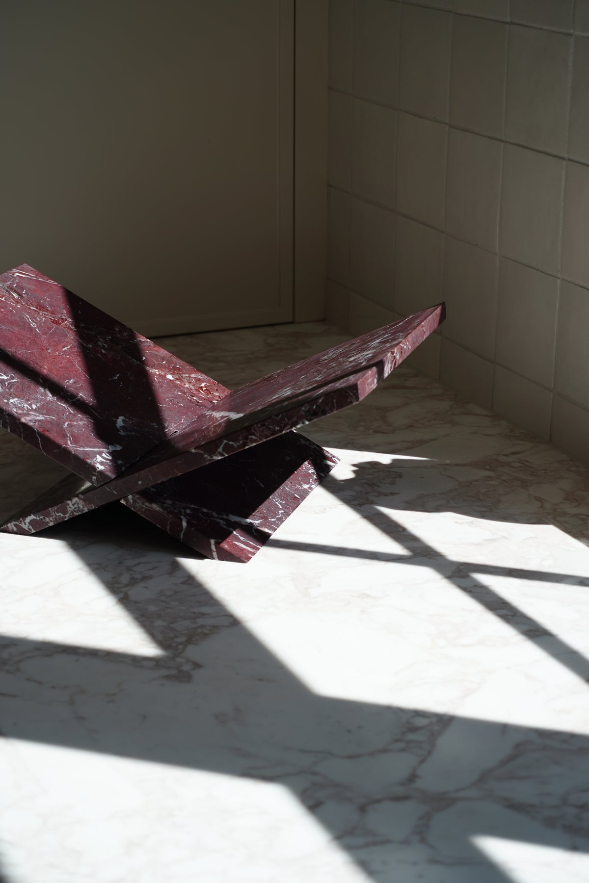 Ketab | Marble book holder - Rosso Levanto