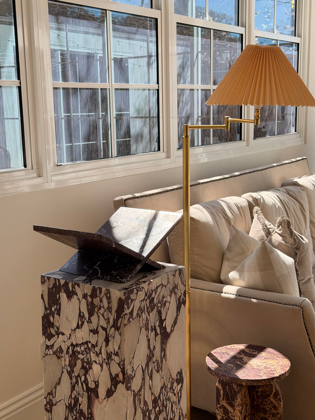 Ketab | Marble book holder - Rosso Levanto