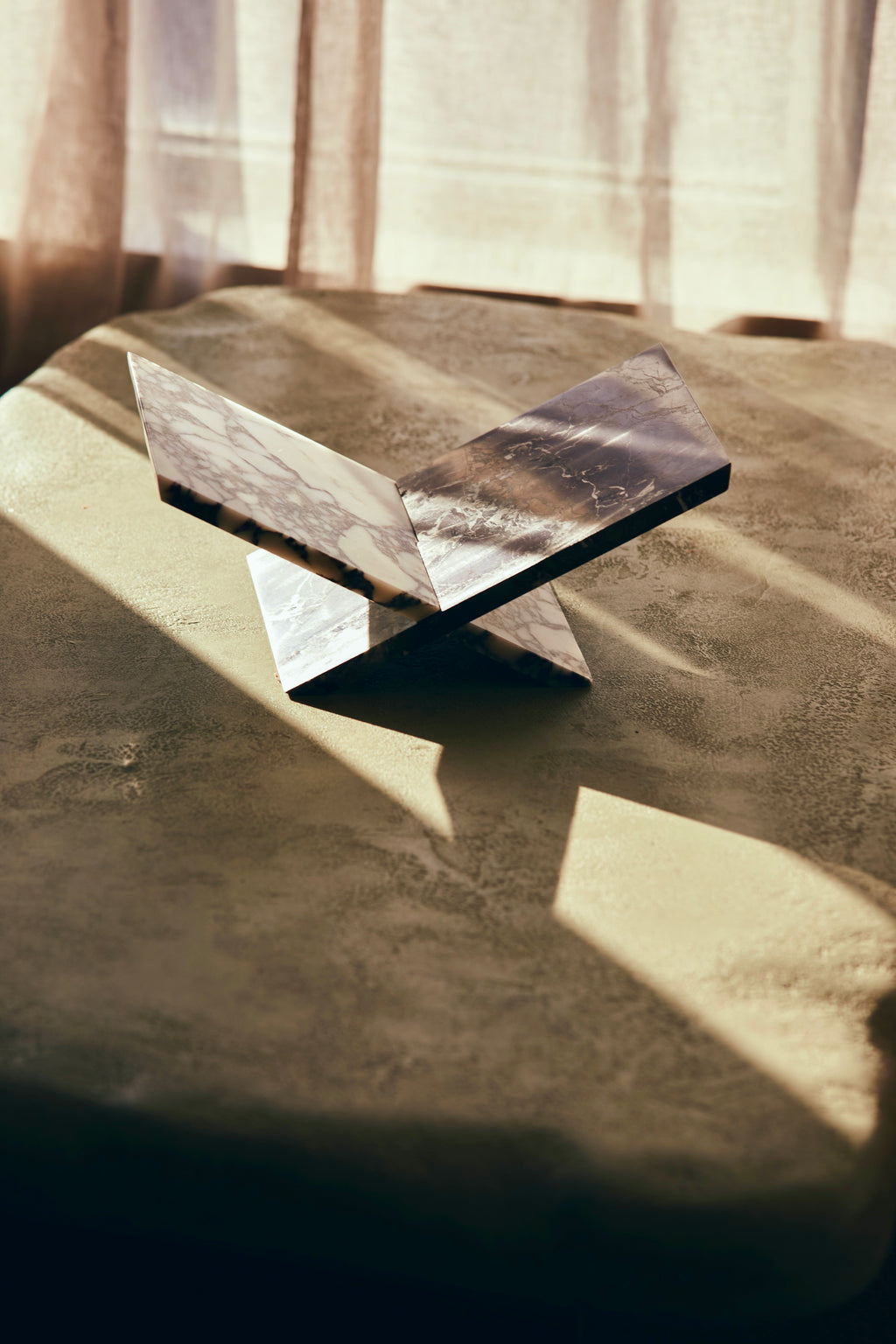 Marble book holder - Rosso Levanto x Calacatta Viola (Pre-Order)