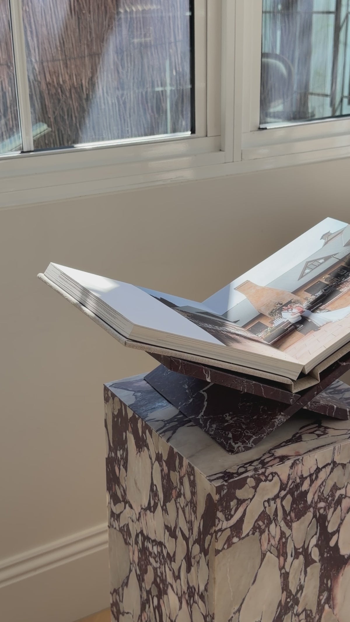 Ketab | Marble book holder - Rosso Levanto